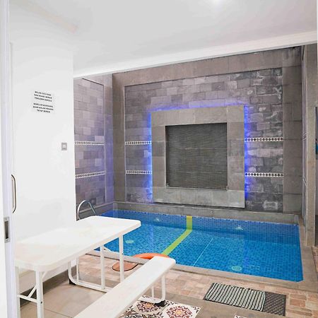 Schones Haus Private Pool & Netflix By Grorental Bandung Bagian luar foto