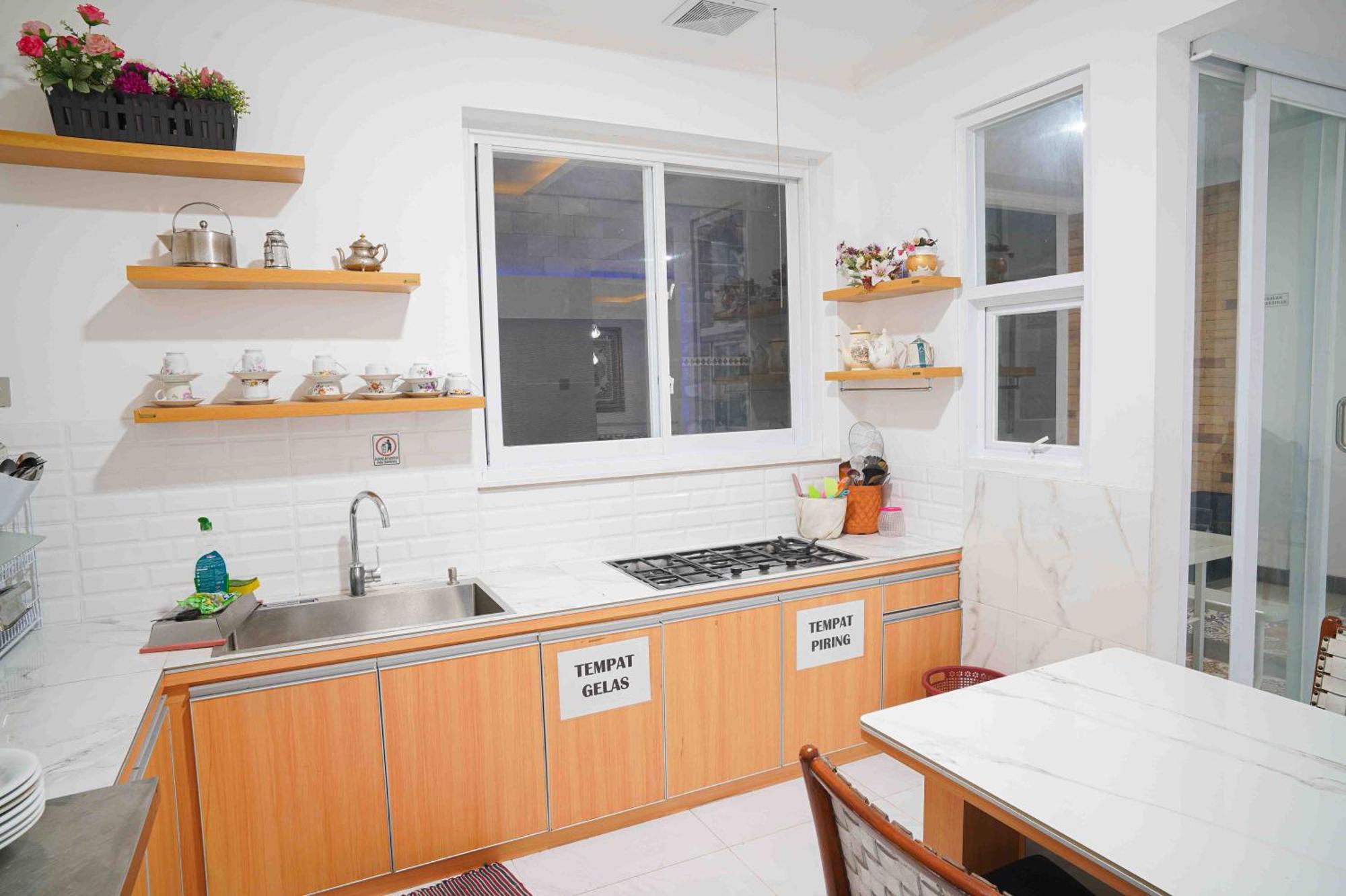 Schones Haus Private Pool & Netflix By Grorental Bandung Bagian luar foto