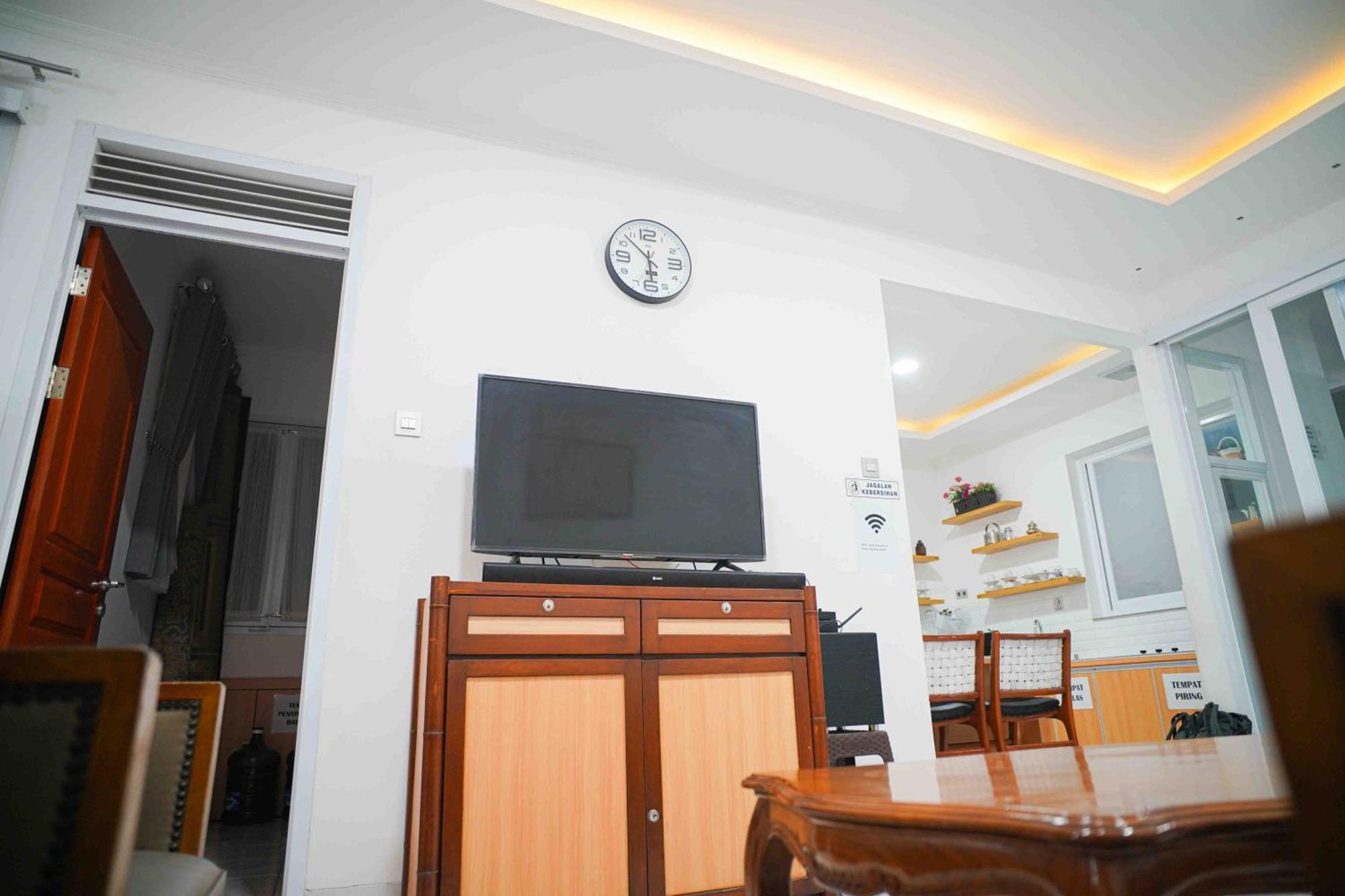 Schones Haus Private Pool & Netflix By Grorental Bandung Bagian luar foto