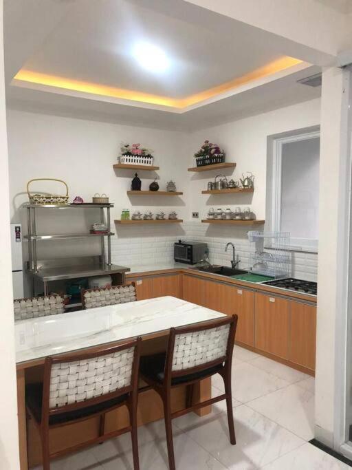 Schones Haus Private Pool & Netflix By Grorental Bandung Bagian luar foto