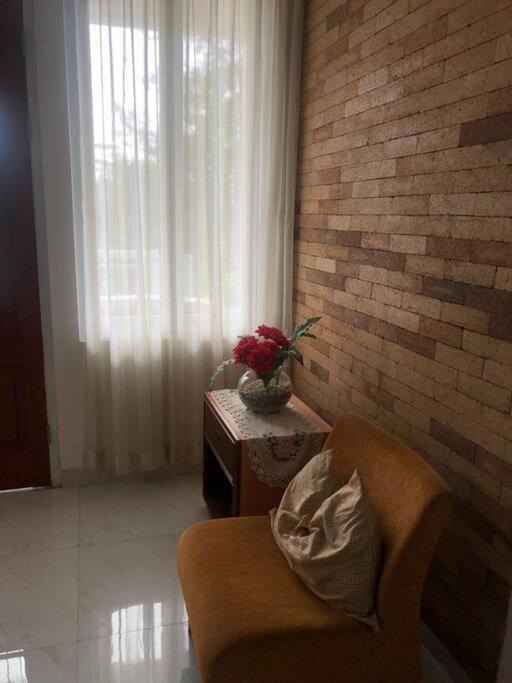 Schones Haus Private Pool & Netflix By Grorental Bandung Bagian luar foto