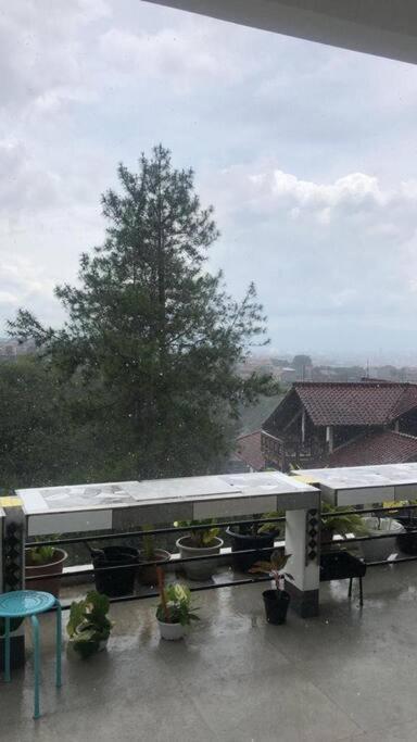 Schones Haus Private Pool & Netflix By Grorental Bandung Bagian luar foto