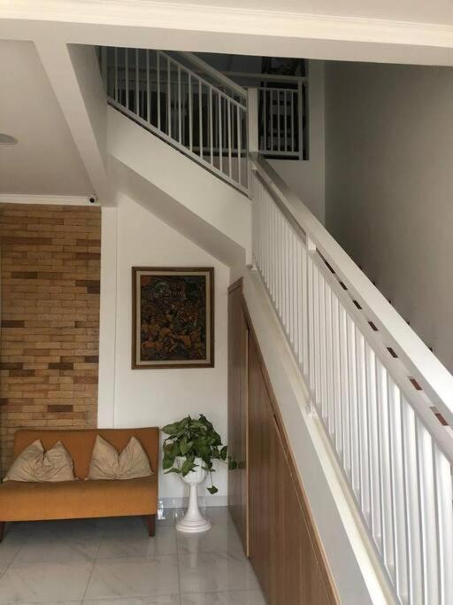 Schones Haus Private Pool & Netflix By Grorental Bandung Bagian luar foto